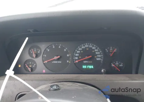 2001 Jeep Grand Cherokee Laredo z USA, uszkodzony, nr VIN 1J4GX48S51C719245